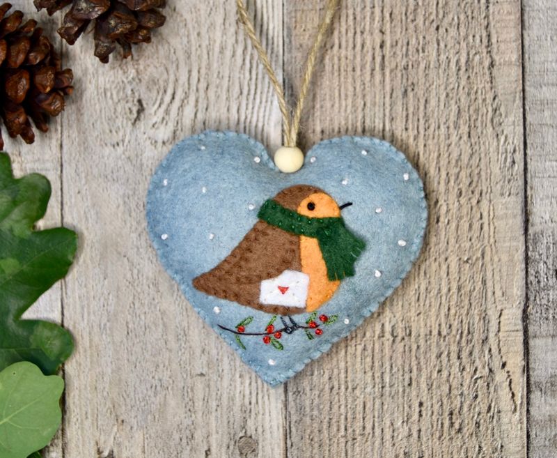 Messenger Robin Redbreast  Heart Felt Bauble - Festive Decoration - Christmas Tree Ornament 
