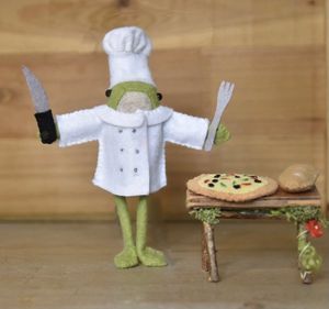 Miniature PizzaChef Outfit - Apron - For Beanz The Frog Doll  - Easy Sewing Pattern PDF Tutorial 