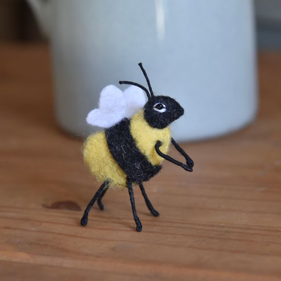 Bee Ornament - Felt Sewing Pattern - With Flower Bouquet 