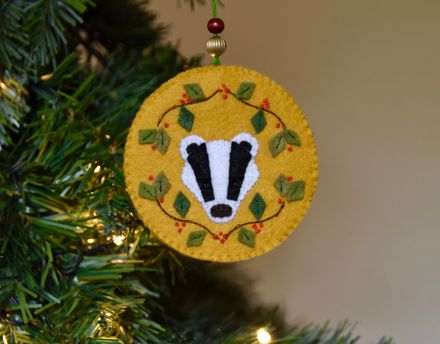Autumn Badger -  Felt Sewing Pattern - Halloween Festive Decoration - Christmas Tree Ornament 