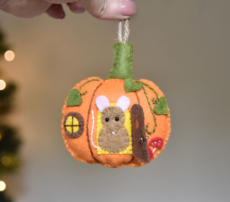 Pumpkin House Mouse Felt Sewing Pattern - Halloween Festive Decoration - Christmas Tree Ornament 