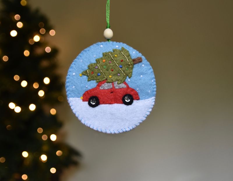 Car with Christmas Tree -  Felt Sewing Pattern Festive Decoration - Christmas Tree Ornament 