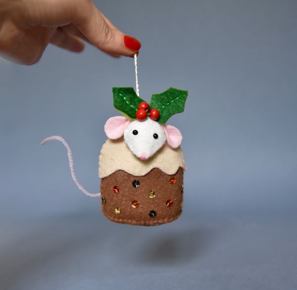 Christmas Pudding Mouse Ornament  - Felt Sewing Pattern - The Wishing Shed 