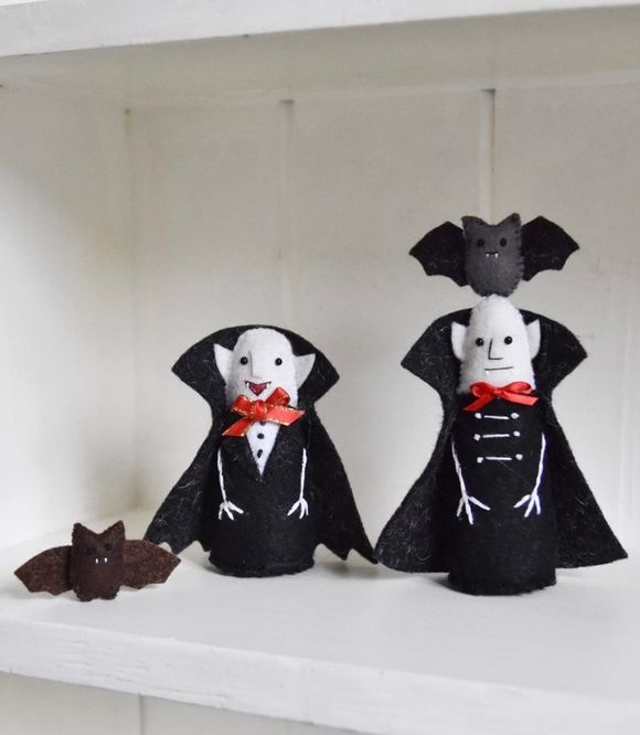 Pair Of Vampire Dolls With Pet Bats - Easy Halloween Sewing Pattern PDF - Tutorial 