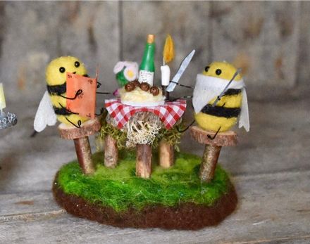 Ready Made Felted Busy Bee Ornament - Dinner For Two - Cafe - Dollhouse Miniature