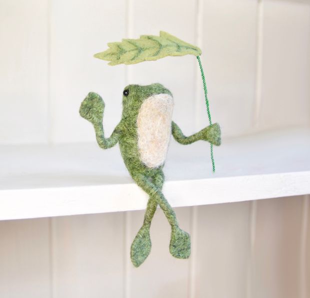 Little Frog With Leaf Umbrella - Life Like Needle Felting Pattern PDF - The Wishing Shed
