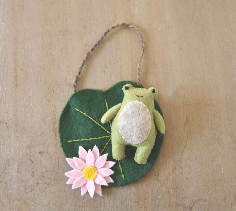 Friendly Frog - Lily Pad Bed - Easy Basic Sewing Pattern PDF - Tutorial 