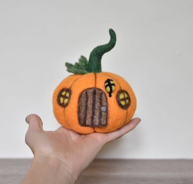 Miniature Pumpkin House With Cat In Door - Halloween Needle Felting Pattern PDF - Tutorial  
