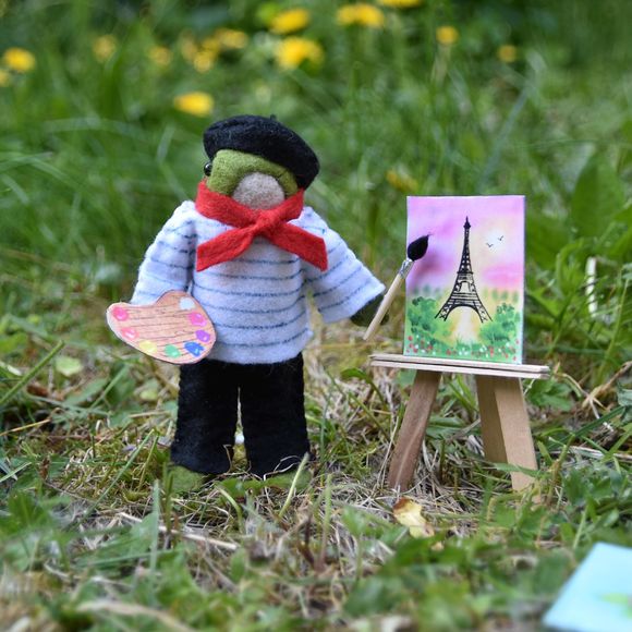 Miniature French Artist Costume  For Frog - Felt Sewing Pattern