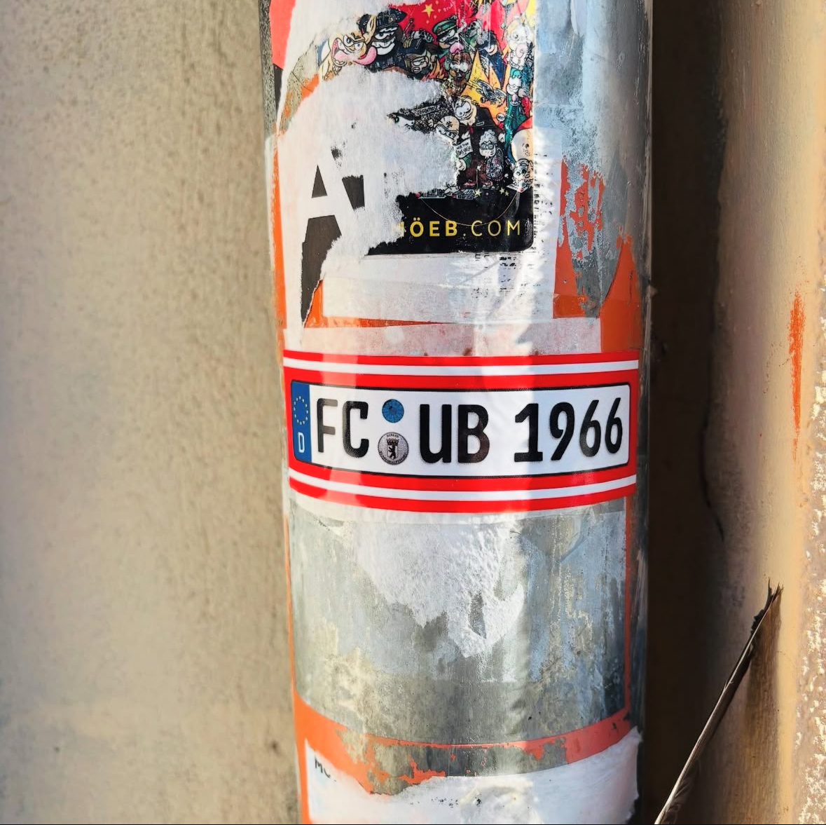 Union Berlin Sticker an einer Laterne
