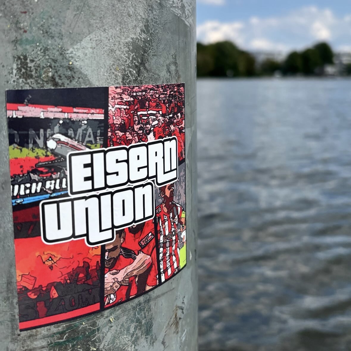 Union Berlin Sticker an der Spree