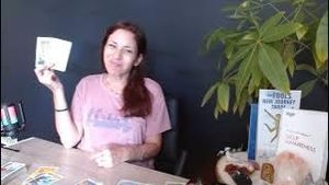 LEO EXTENDE♌THE UNIVERSE IS TRYING TO REWARD YOU BUT YOU'RE HESITATING💞LEAVING A COMMITMENT BEHIND 