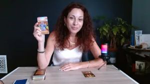 PISCES TAROT EXTENDED READING♓DEBATING WHETHER YOU SHOULD STAY OR GO💞 NEW LIFE CHANGE COMING IN 