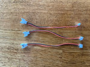 Battery connection leads DJ Touch 1 (CYD board) to a 3.7V LiPo battery (3 pcs)