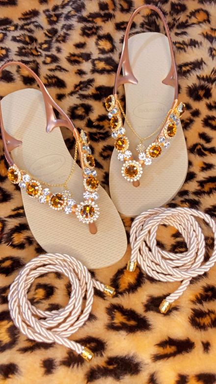 HAVAIANAS COM AMARRAÇÃO BEGE