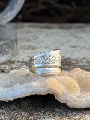 Royal Rose Spoon Ring – Size 8 Silver-Plated (Vintage Oneida, 1939)