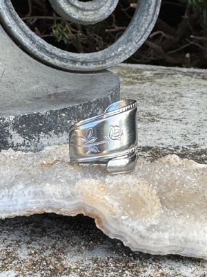 Single Rose Spoon Ring – Size 7.5 Stainless Steel (Minimal Wrap)