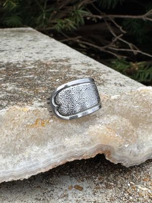 Minimal Textured Spoon Ring – Size 8 Stainless Steel (Vintage)