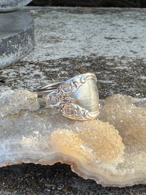 Minimal Floral Spoon Ring – Size 9 Silver-Plated (Vintage Band)
