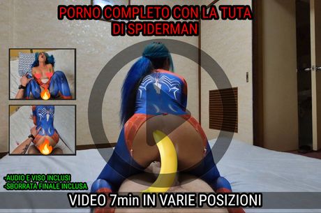 SC0PATA IN VARIE POSIZIONI CON TUTA DI SPIDERMAN