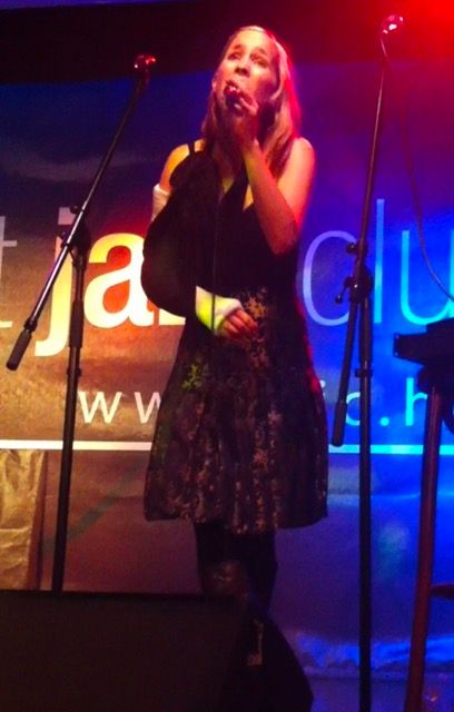 VIDEO-jazz singer lac