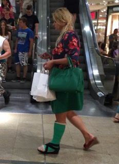 VIDEO-big green sl(w)c in the mall