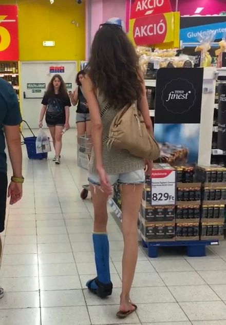 VIDEO-palcika in the grocery