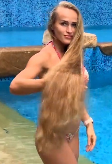 VIDEO - Water and hair