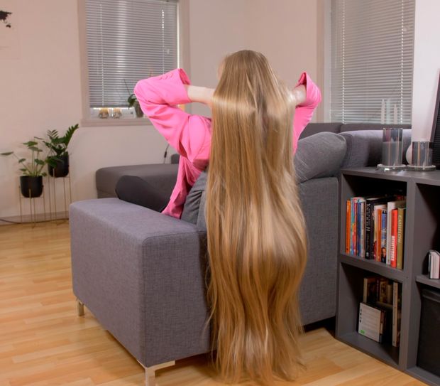 VIDEO - Extreme blonde bun elegance