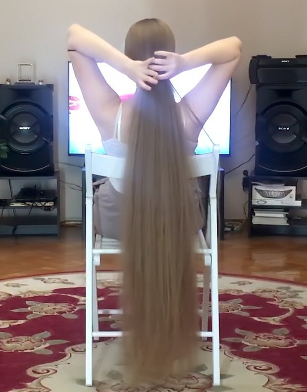 VIDEO - Blondie&#x27;s long hair show