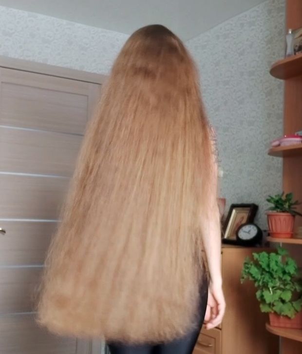 VIDEO - A massive mane and folded hair