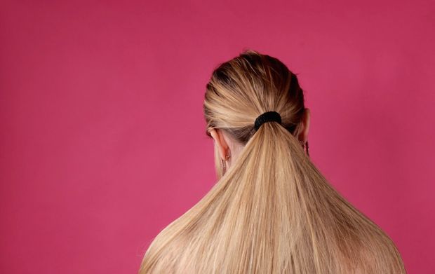 VIDEO - The ponytail and bun show perfection on pink