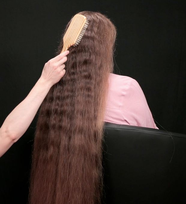 VIDEO - The hair brushing assistant