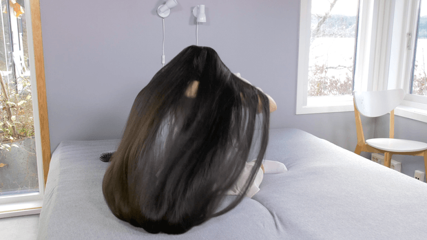 VIDEO - Tons of hair and a very long braid