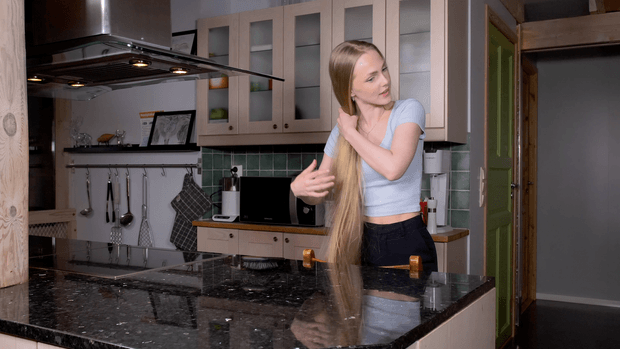 VIDEO - A Rapunzel&#x27;s photoshoot in the kitchen BTS