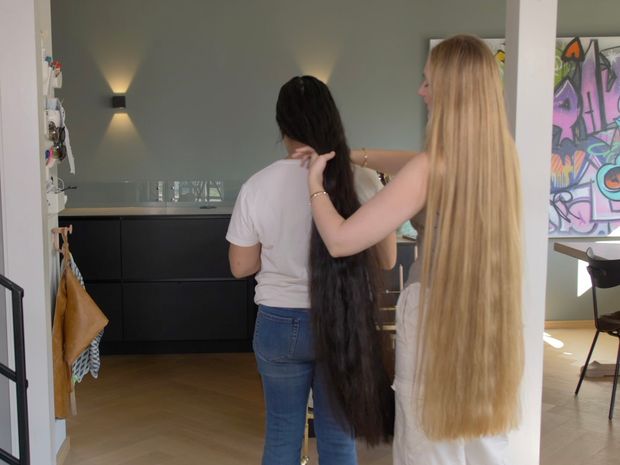 VIDEO - Two very impressive manes