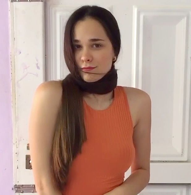 VIDEO - Beautiful Pamela&#x27;s orange dress