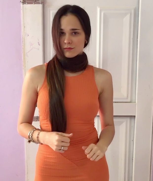 VIDEO - Beautiful Pamela&#x27;s orange dress