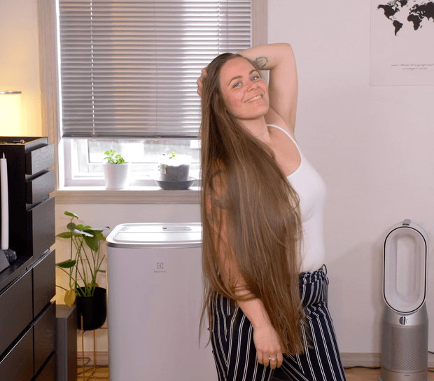 VIDEO - Bundrops in front of her face 2