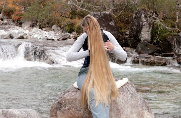 VIDEO - A walk to the mountain river