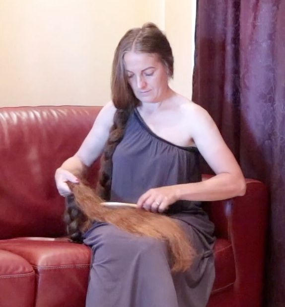 VIDEO - Rapunzel getting ready for the evening