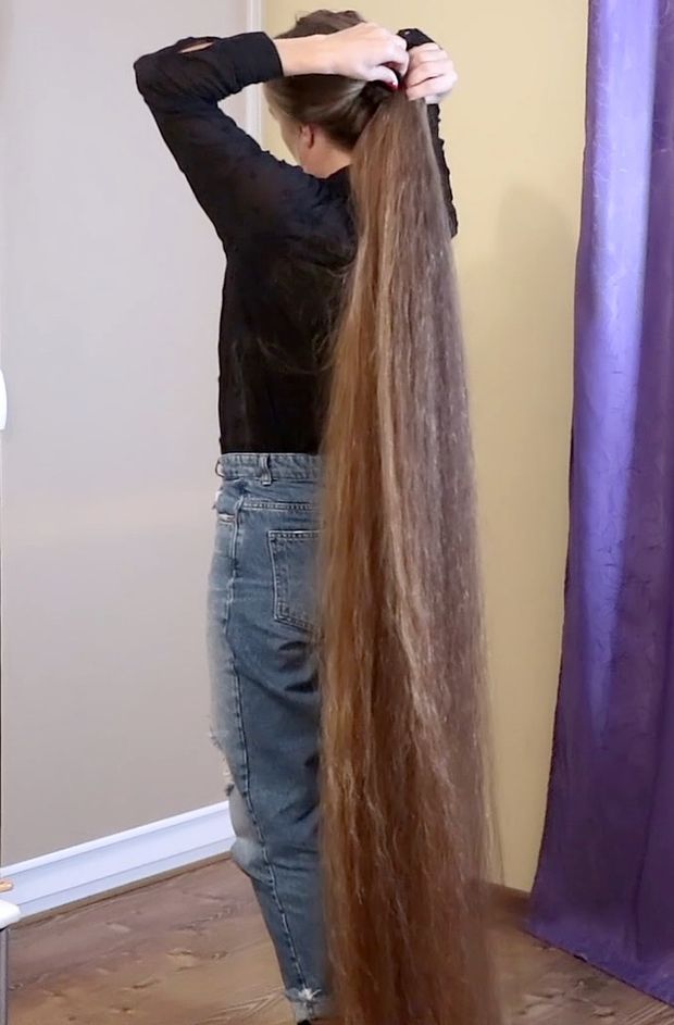 VIDEO - Extreme hair length is her passion