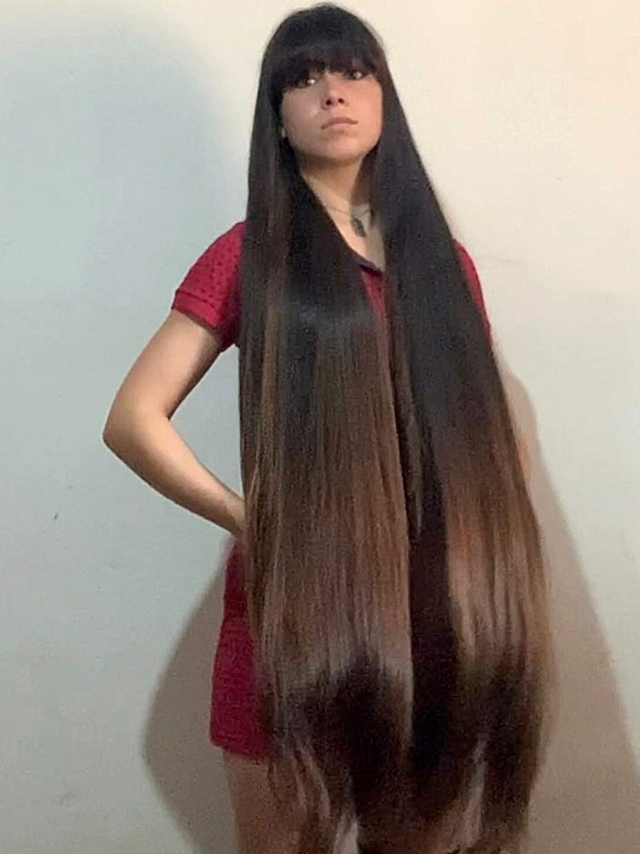 VIDEO - Long hair and bangs