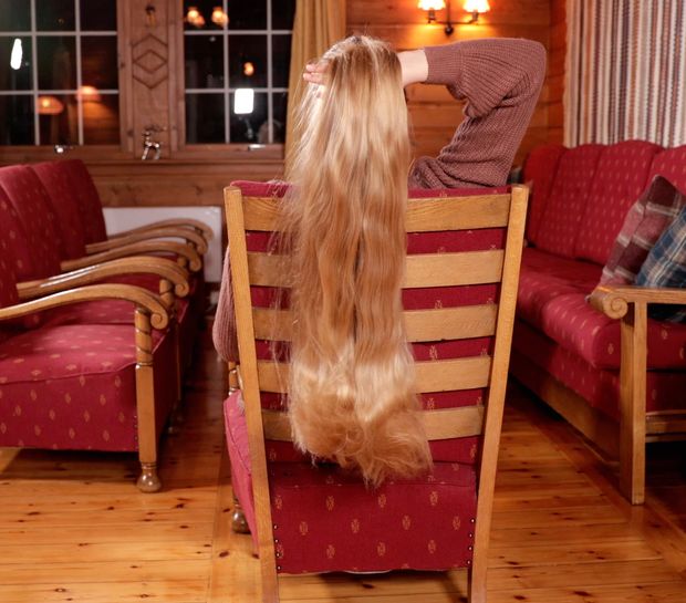 VIDEO - Perfect wavy ponytail sliding