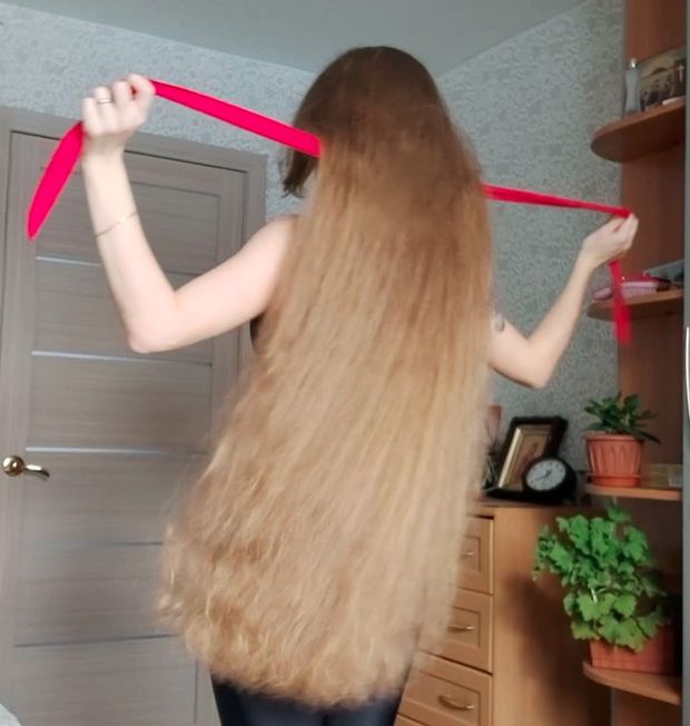 VIDEO - A massive mane and folded hair