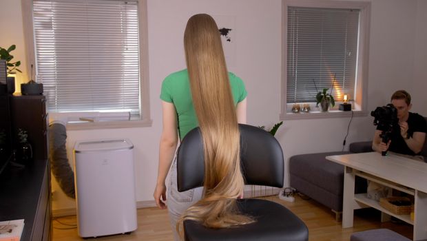 VIDEO - Very beautiful hair display BTS