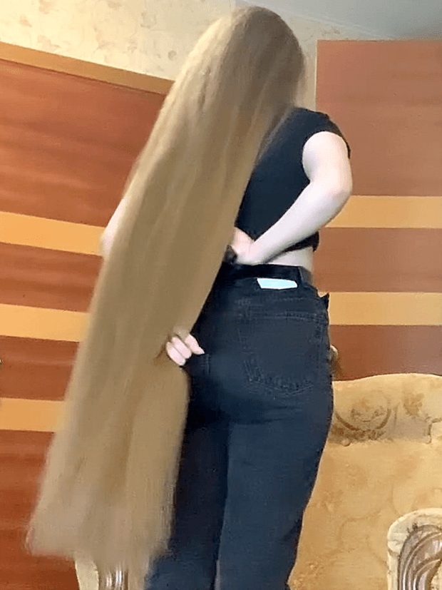 VIDEO - Soft, silky blonde knee length hair