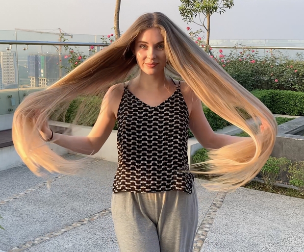 VIDEO - Super beautiful Irina&#x27;s walk