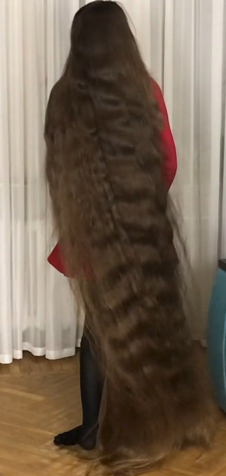 VIDEO - Alena&#x27;s hair oiling