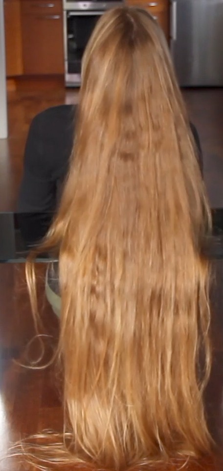 VIDEO - Rakel&#x27;s table hair play